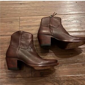 Great condition Tecovas Daisy Boots